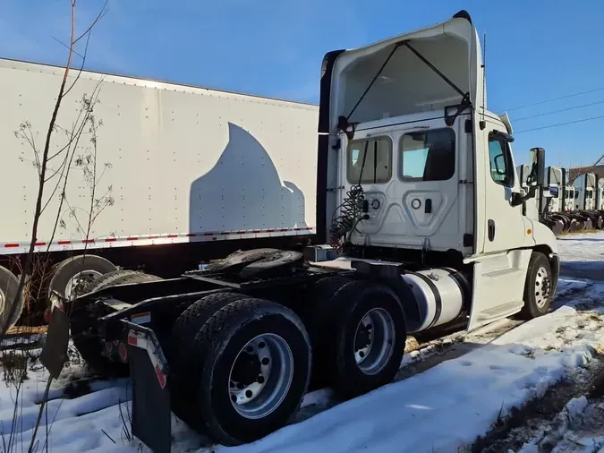 2019 FREIGHTLINER/MERCEDES CASCADIA 125