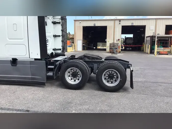 2022 Freightliner Cascadia 126