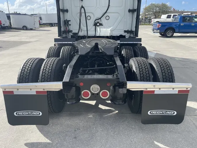 2020 Freightliner Cascadia 126