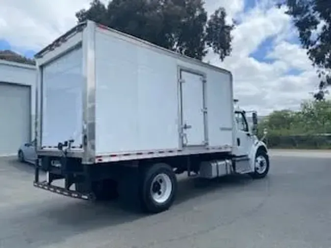 2017 FREIGHTLINER/MERCEDES M2 106