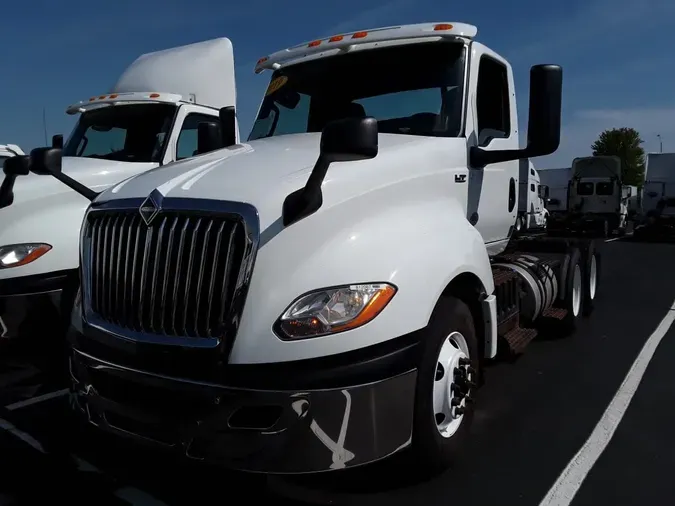 2019 NAVISTAR INTERNATIONAL LT625 DAYCAB T/A