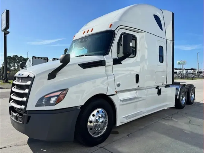 2021 Freightliner Cascadia 126