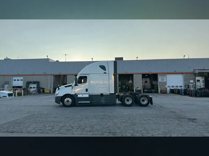 2022 Freightliner Cascadia 126