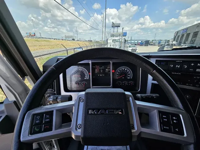 2023 MACK AN64T