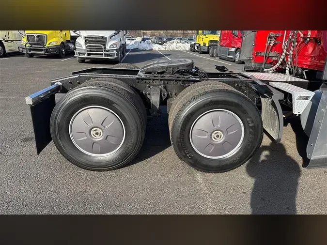 2022 FREIGHTLINER CA126