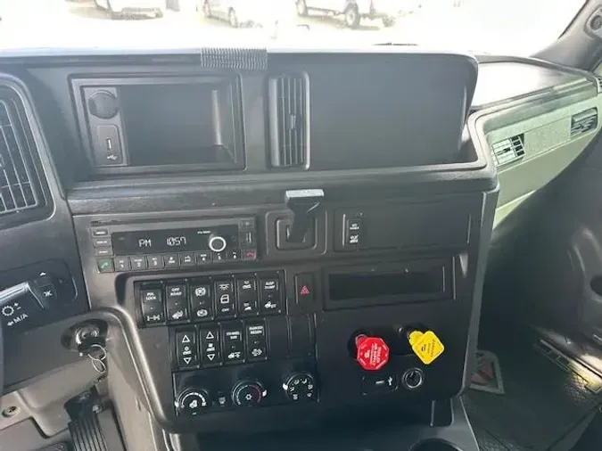 2023 International LT625