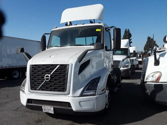 2020 VOLVO VNR42T 300