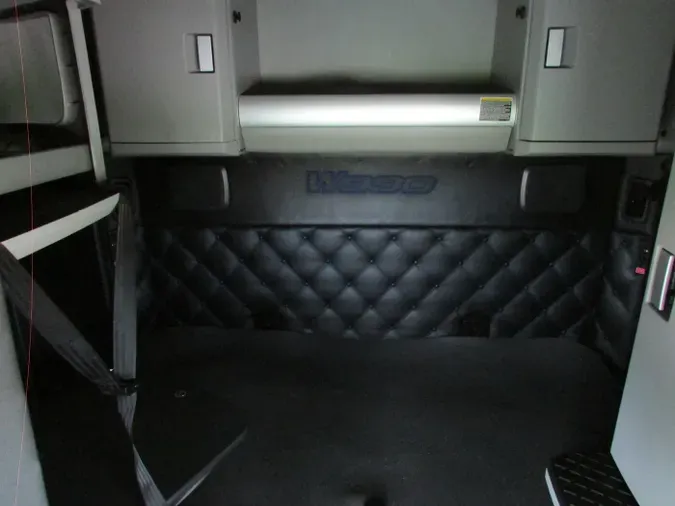 2023 Kenworth W990