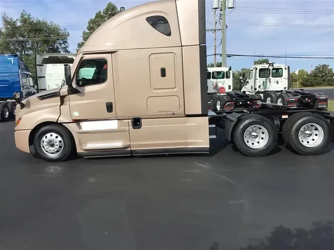 2021 FREIGHTLINER CA126