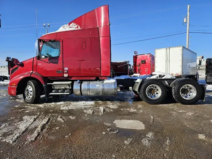 2020 VOLVO VNR64T640