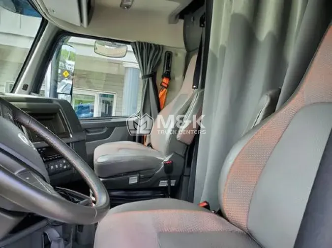 2023 VOLVO VNL64T860