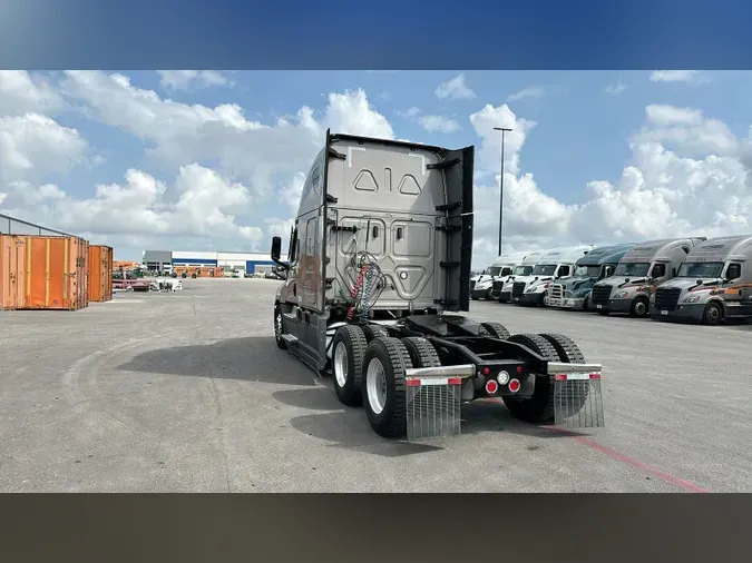 2023 Freightliner Cascadia