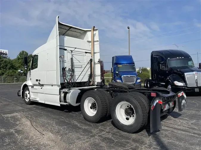 2020 VOLVO VNR640