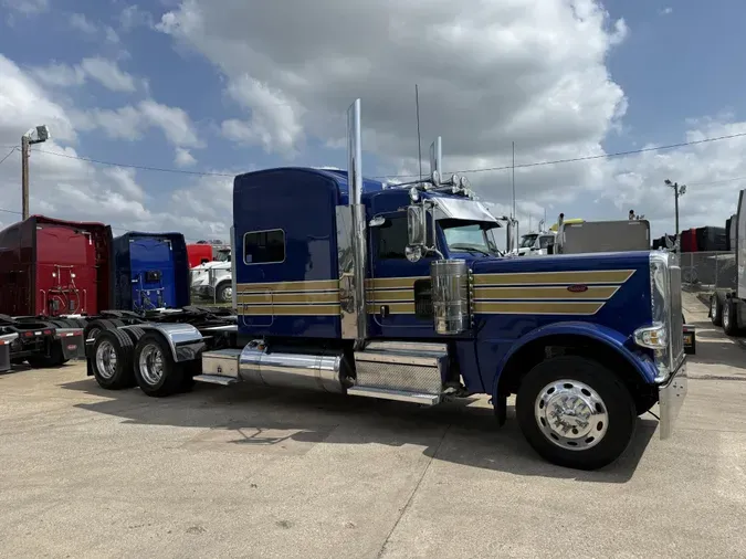 2022 Peterbilt 389