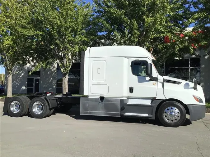 2019 FREIGHTLINER CA126