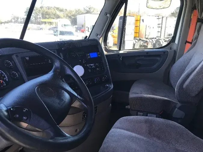 2019 Freightliner X12564ST