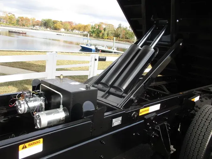 2017 INTERNATIONAL 4300