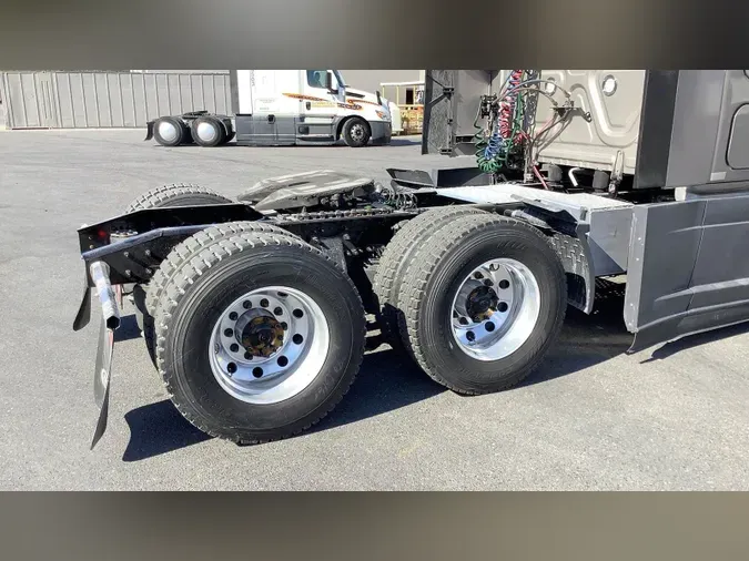 2024 Freightliner Cascadia 126
