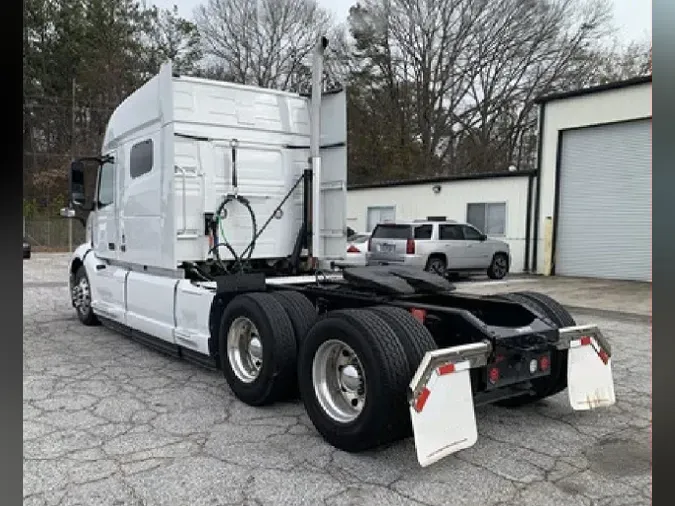 2020 VOLVO VNL64T740