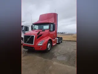 2020 VOLVO VNR64T300