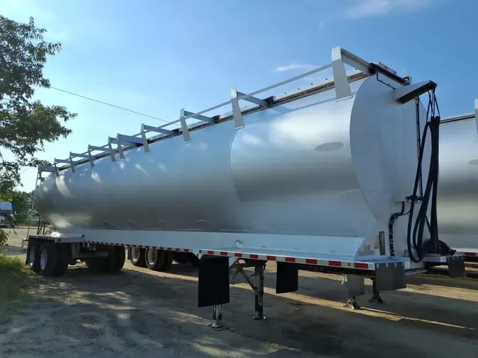 2016 LEDWELL BODY CO 40' TANKER