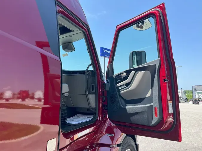 2026 VOLVO VNL64T860