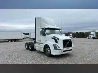 2018 Volvo VNL300