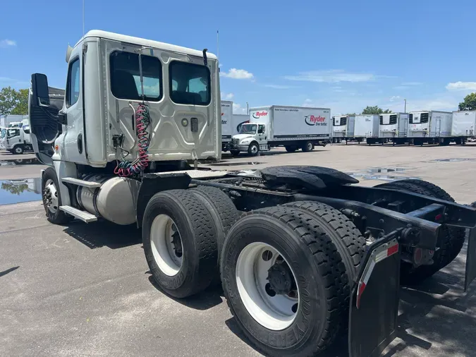 2017 FREIGHTLINER/MERCEDES CASCADIA 125