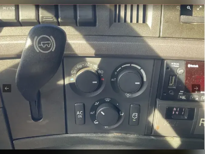 2024 VOLVO VNL64T760