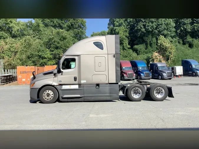 2022 Freightliner Cascadia 126