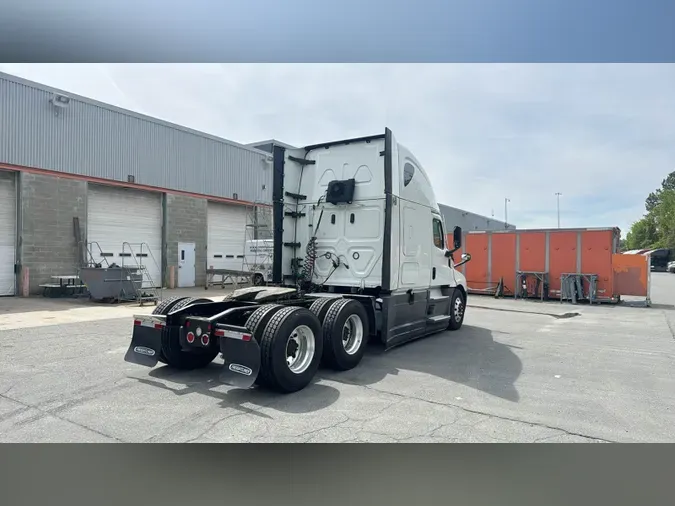 2022 Freightliner Cascadia 126