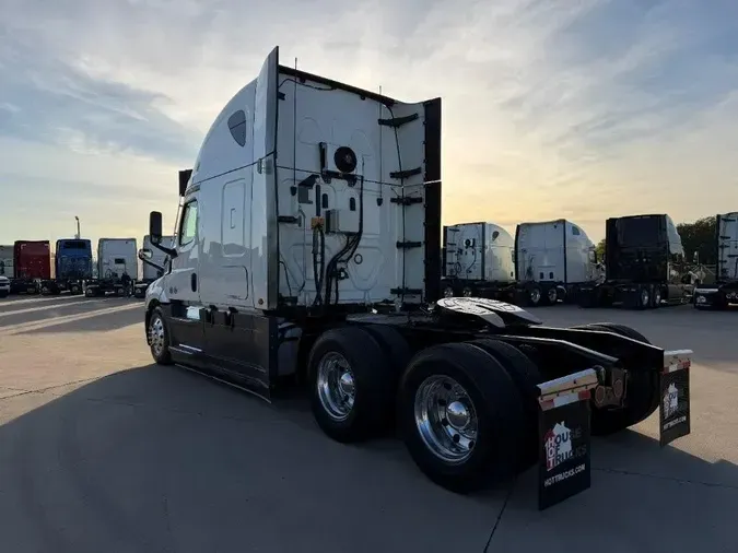 2023 Freightliner Cascadia