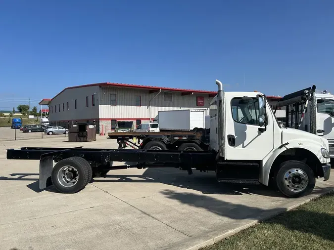 2019 Freightliner M2 106