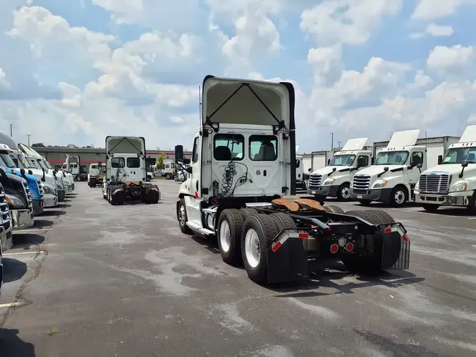 2019 FREIGHTLINER CASCADIA 125