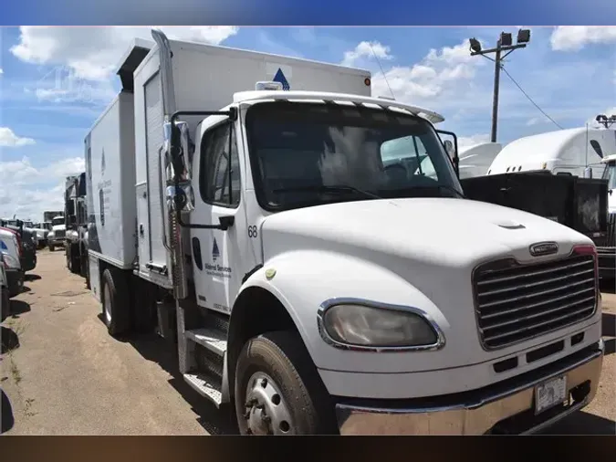 2009 FREIGHTLINER BUSINESS CLASS M2 106