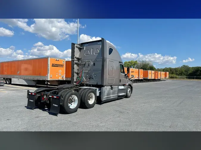 2020 Freightliner Cascadia 126