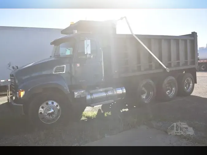 2005 MACK GRANITE CV713