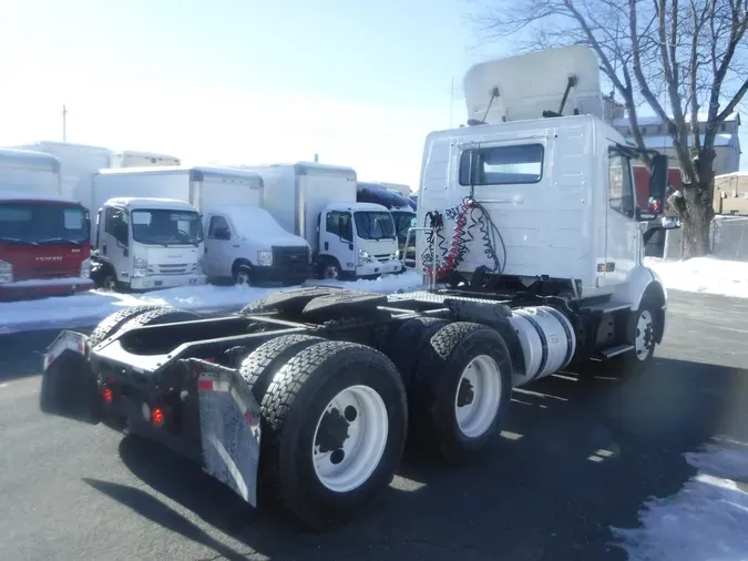 2019 VOLVO VNL