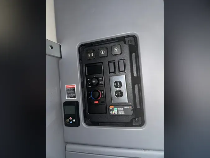 2019 MACK ANTHEM5a40e522e12f9dff46dc968c7b63747f