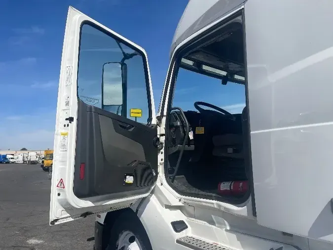 2019 Volvo VNL64760