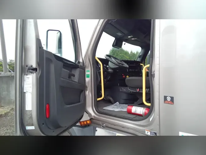 2023 Freightliner Cascadia 126