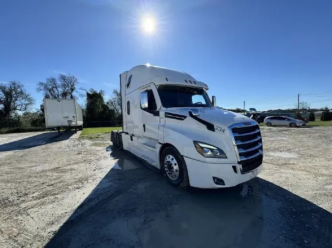 2023 FREIGHTLINER Cascadia 126