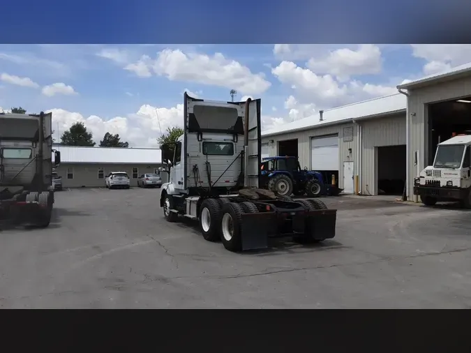 2015 Volvo VNL300