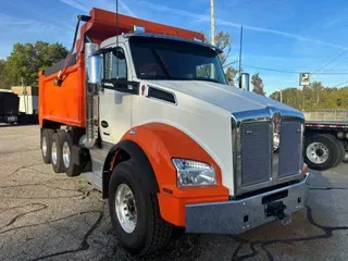 2025 Kenworth T880