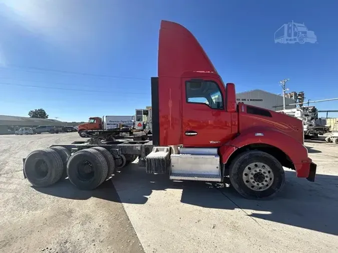 2017 KENWORTH T880