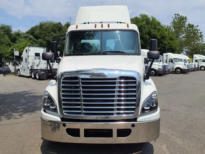 2019 FREIGHTLINER/MERCEDES CASCADIA 125