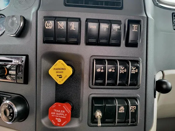 2020 Peterbilt 5675a4b509bf4796eca72a510e18fd3b695