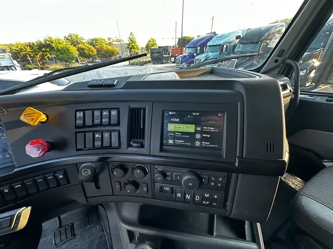 2020 Volvo VNL64T760