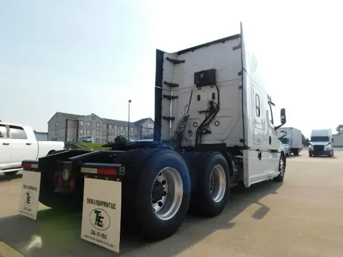 2020 Freightliner New Cascadia 126