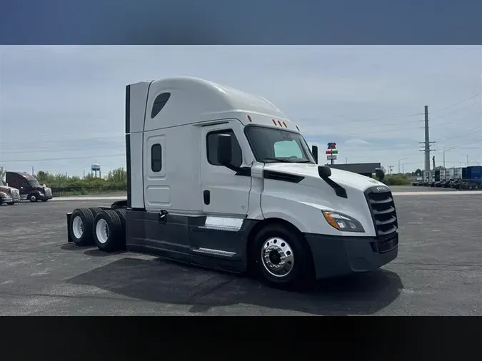 2021 FREIGHTLINER CA126
